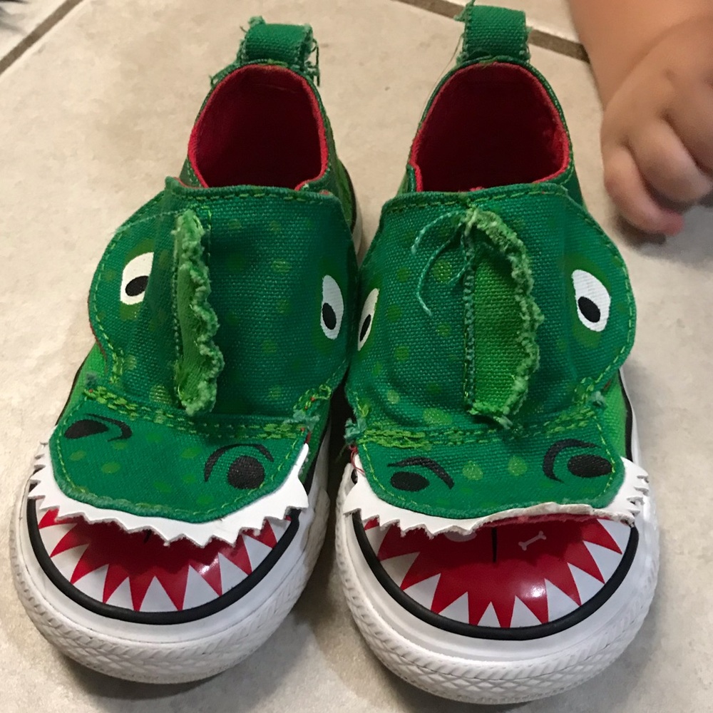 Toddlers Alligator Converse shoes